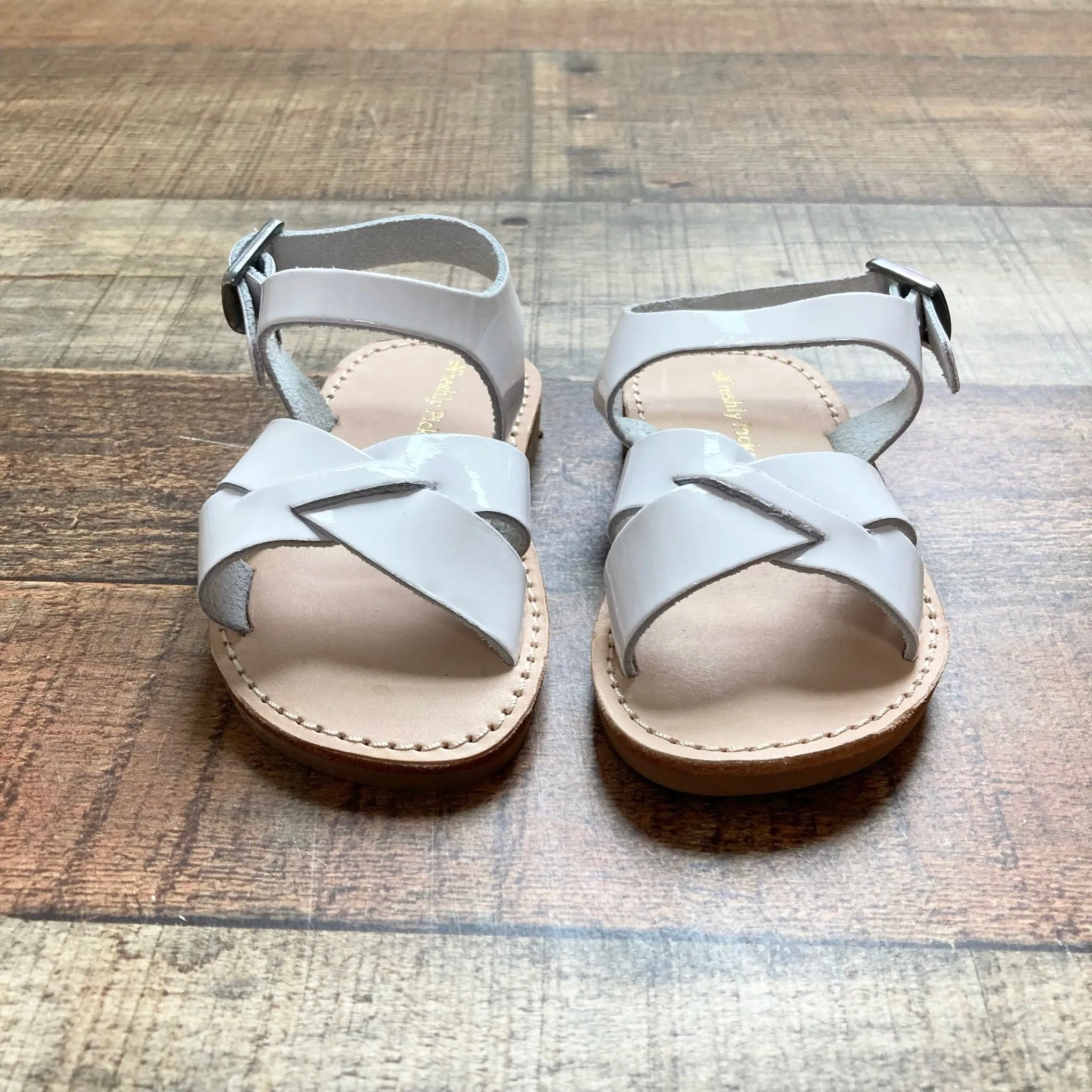 FRESHLY PICKED TODDLER WHITE PATENT LEATHER SANDALS- SIZE 4 ( ONLINE)