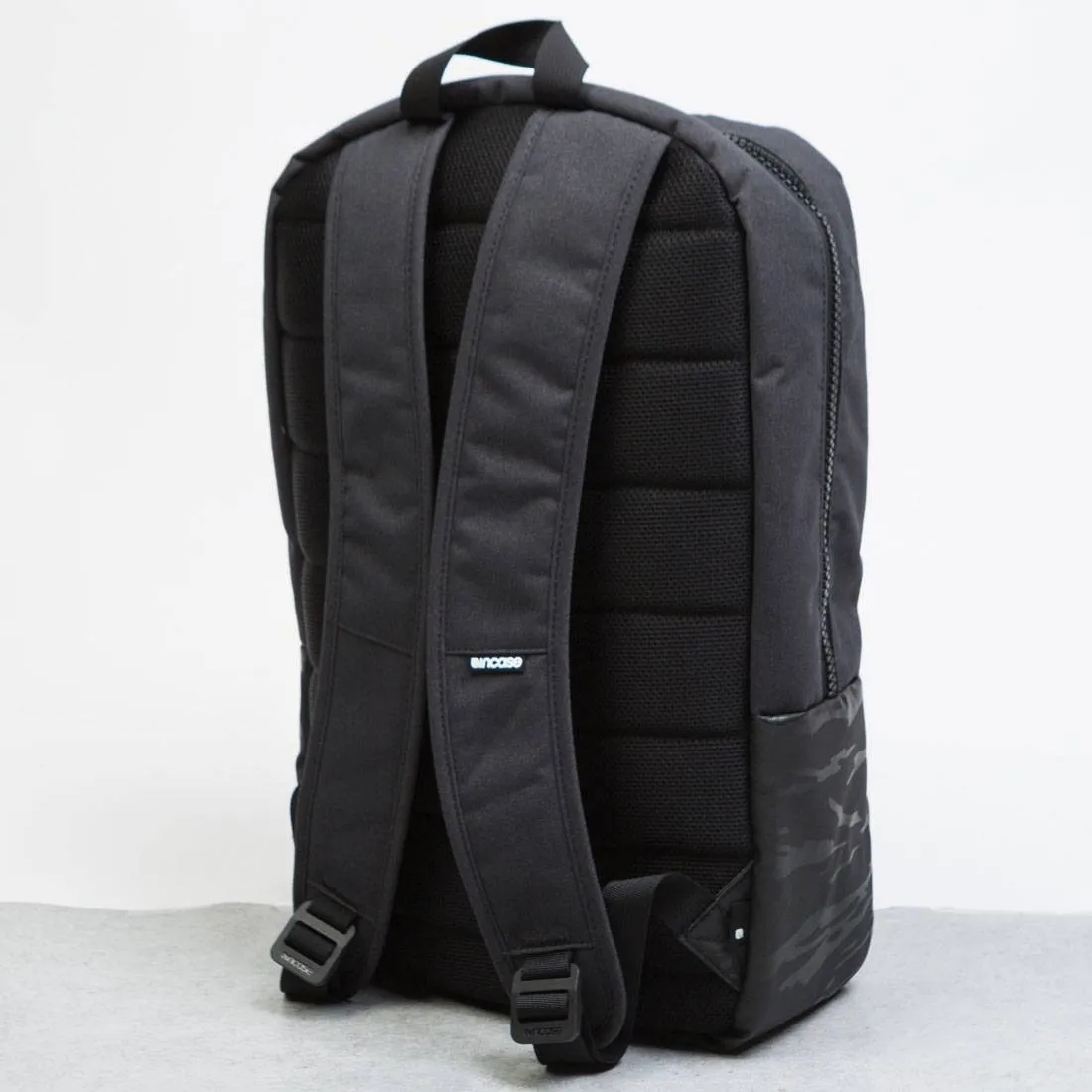 Incase Compass Backpack (black / camo)