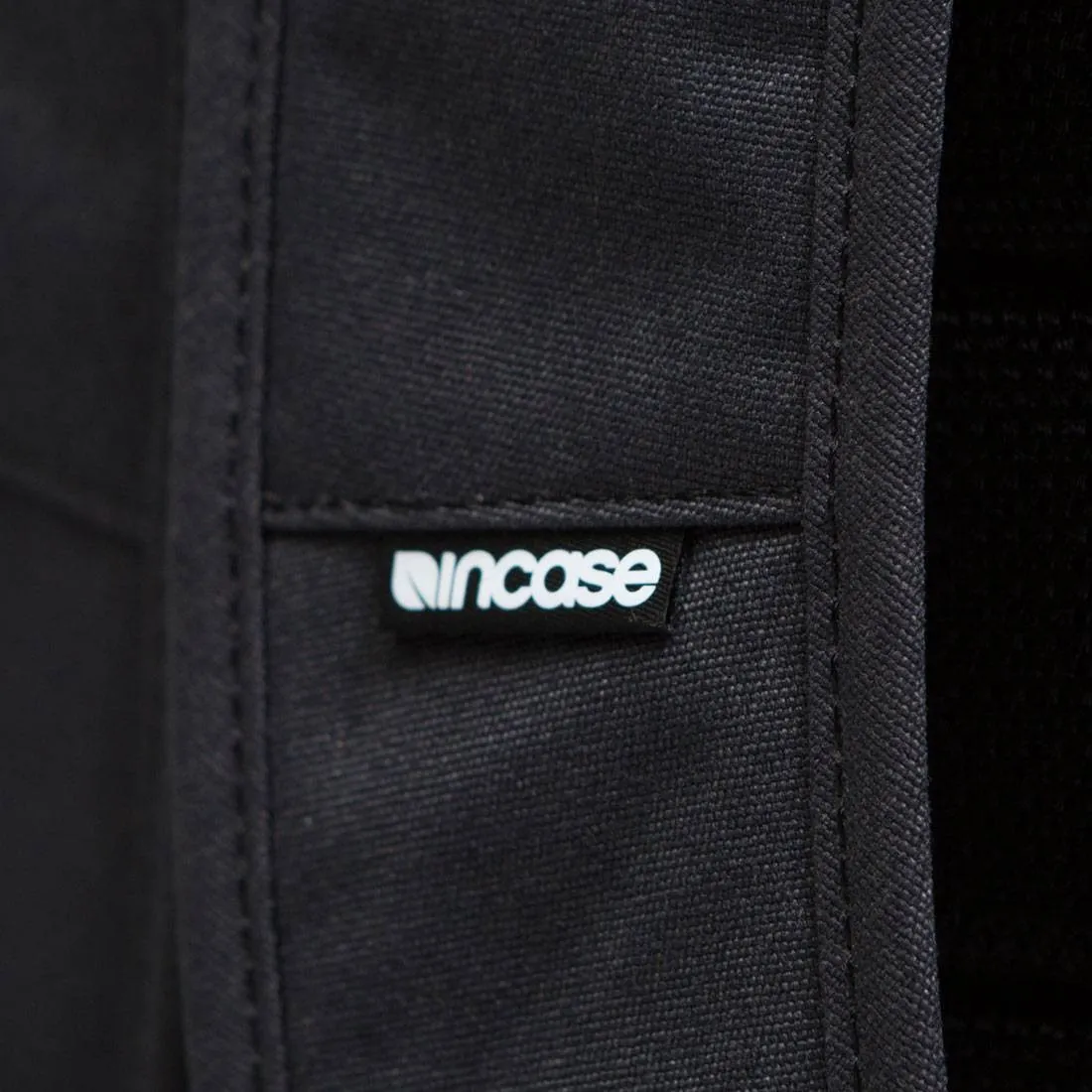 Incase Compass Backpack (black / camo)