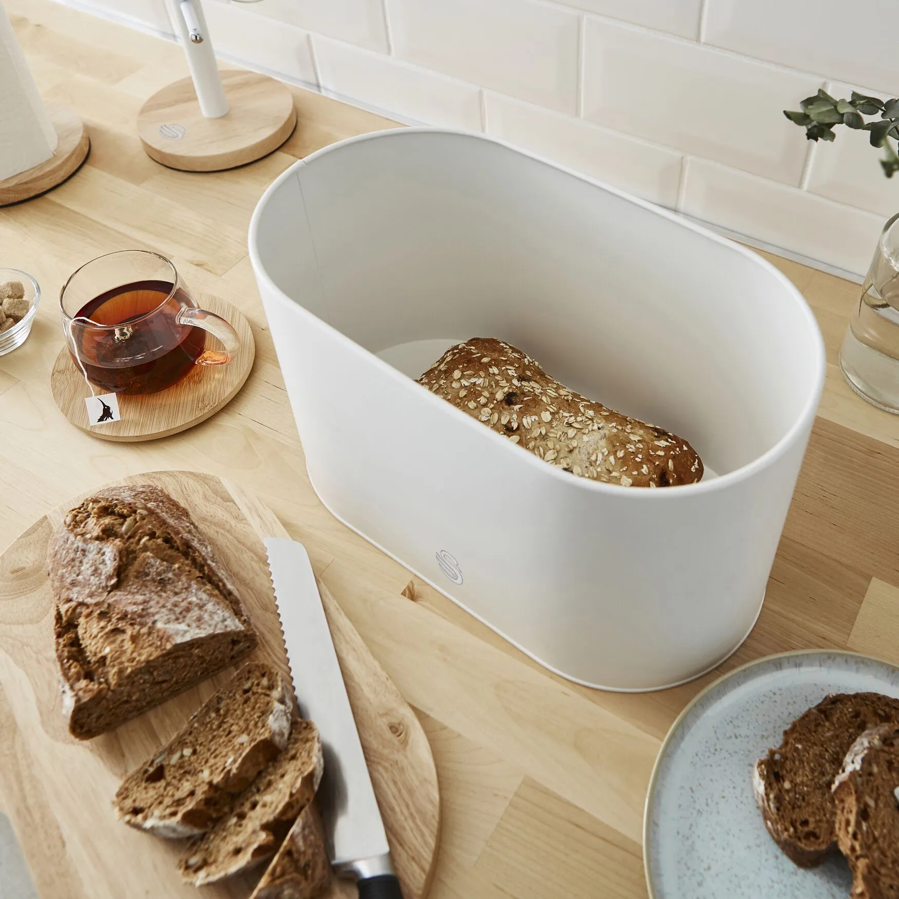 Nordic Bread Bin With Cutting Board - White