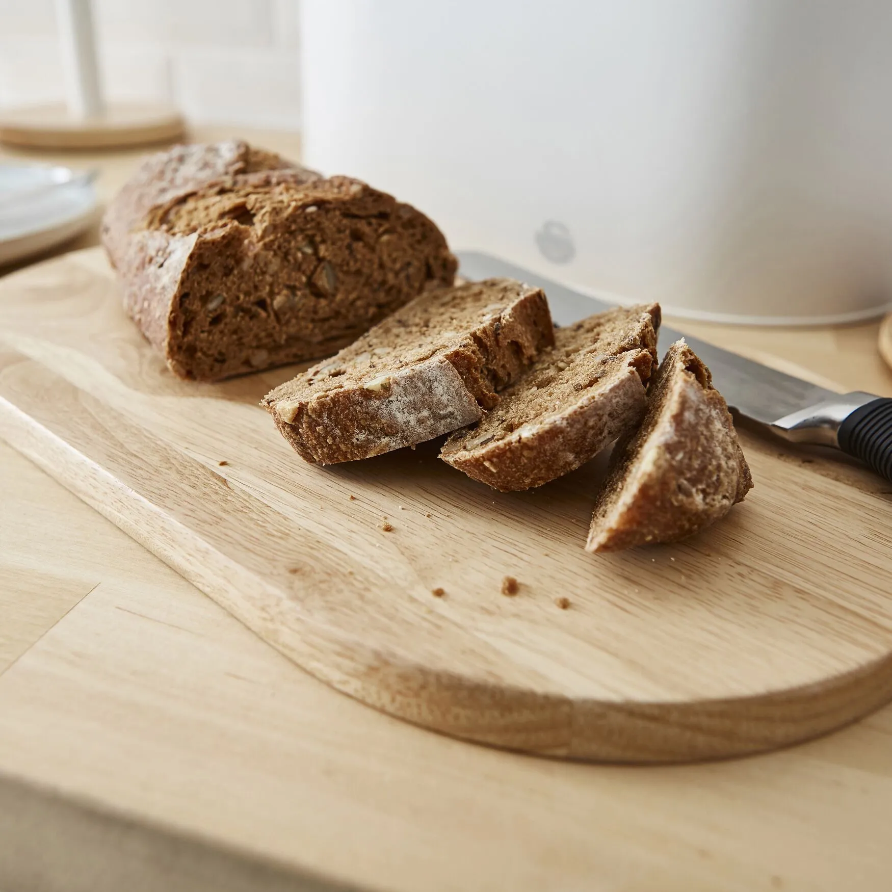 Nordic Bread Bin With Cutting Board - White